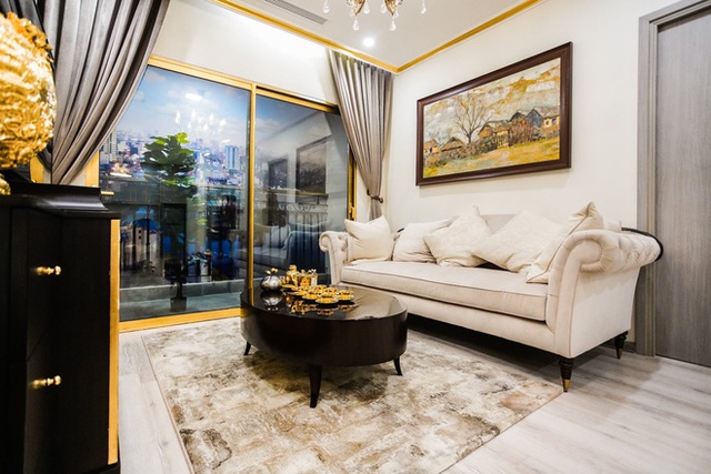  Cận cảnh căn hộ ở Hà Nội được dát vàng, giá siêu đắt 150 triệu đồng/m2 - Ảnh 1.