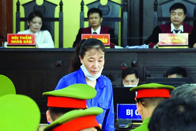 Xét xử gian lận điểm thi ở Sơn La: Phó giám đốc Sở giáo dục tranh cãi gay gắt với cấp dưới - Ảnh 2.