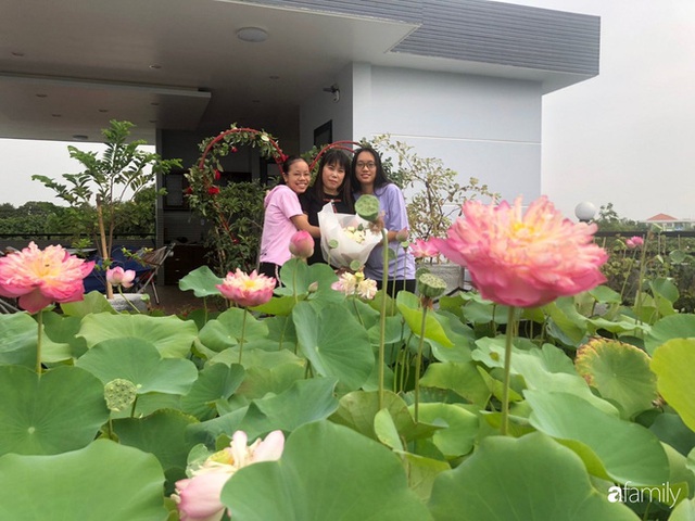  Doanh nhân Sài Gòn trồng cả vườn rau như trang trại và hồ sen trên sân thượng rộng 300m² - Ảnh 14.