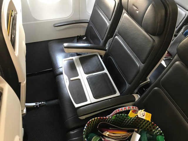 Giải pháp mới cho các hãng hàng không mùa Covid-19: Xếp ghế ngồi theo kiểu giở đầu đuôi để hạn chế hành khách tiếp xúc gần - Ảnh 4.