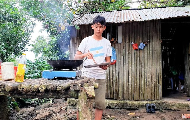 5 sự thật về YouTuber nghèo nhất và nghị lực nhất Việt Nam: Ở nhà tre nứa, làm phụ hồ, ngủ nền xi măng - Ảnh 2.