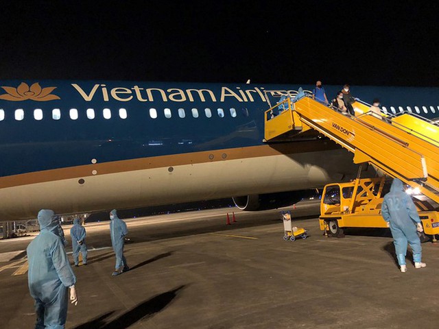 Chuyện lạ về chuyến bay đón người Việt từ Mỹ về nước - Ảnh 7.