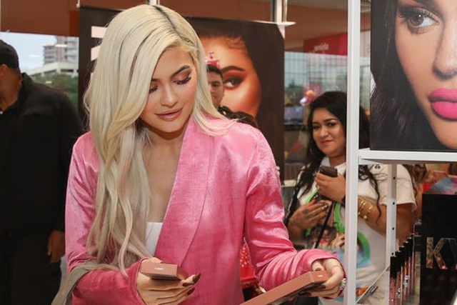 Trước khi bị Forbes tố ‘thổi phồng’ tài sản, Kylie Jenner kiếm và tiêu tiền như thế nào? - Ảnh 4.