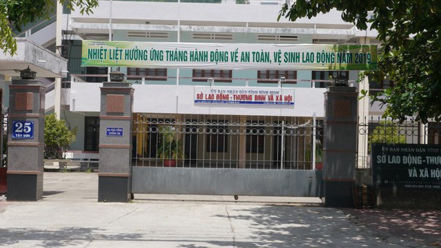 Buộc thôi việc vợ nguyên Phó Giám đốc Sở LĐ-TB-XH Bình Định vừa bị bắt - Ảnh 1. Buộc thôi việc vợ nguyên Phó Giám đốc Sở LĐ-TB-XH Bình Định vừa bị bắt - Ảnh 1.