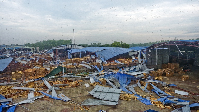  Nhà xưởng Công ty Kiều Thi Junma (Vĩnh Phúc) tan hoang vì bị lốc xoáy  - Ảnh 2.