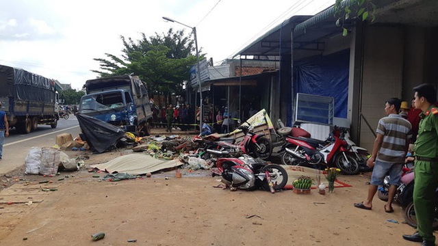  Tai nạn thảm khốc 5 người tử vong ở Đắk Nông: Tốc độ của 3 chiếc xe tải là bao nhiêu? - Ảnh 1.