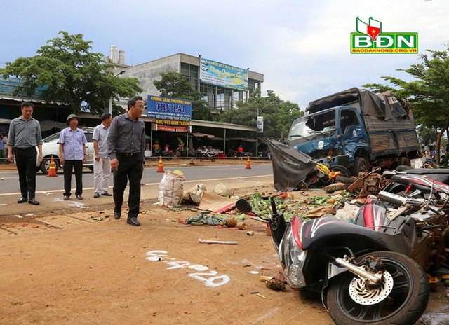 Tai nạn thảm khốc 5 người tử vong ở Đắk Nông: Tốc độ của 3 chiếc xe tải là bao nhiêu? - Ảnh 2.