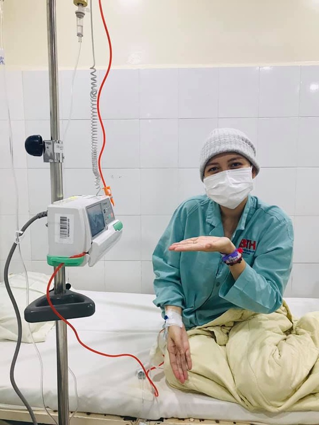 Cô gái Đồng Nai khiến nghìn người ngưỡng mộ vì lạc quan vô địch: 28 tuổi mắc ung thư vẫn quẩy banh nóc tại bệnh viện, lúc nào cũng vui vì được làm công chúa của chồng - Ảnh 4.