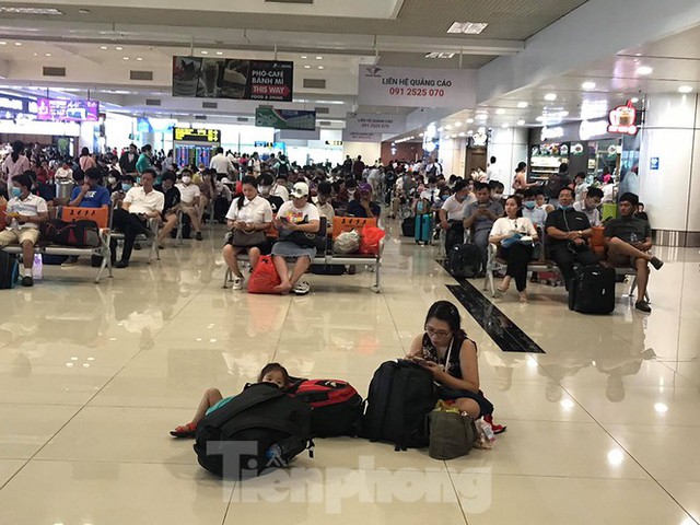 Máy bay hạ cánh trượt, Tân Sơn Nhất đóng cửa, nhiều sân bay náo loạn tắc theo - Ảnh 9.