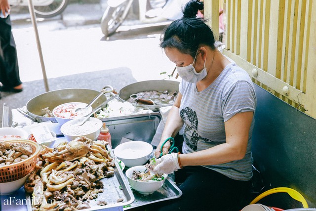 Bà chủ bún ngan Nhàn nức tiếng Hà Nội lần đầu thừa nhận rất hay chửi nhưng được hàng xóm minh oan, tự tin thịt hàng mình mà ai chê là người không biết ăn - Ảnh 11.