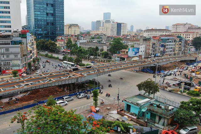 Cận cảnh cầu vượt dầm thép nối liền 3 quận nội thành Hà Nội đang gấp rút thi công - Ảnh 9.