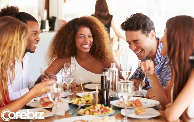 Ăn hàng uống quán: 3 điều nhất định phải tránh nếu không muốn bị coi thường, bất kể là ăn cùng ai - Ảnh 1.