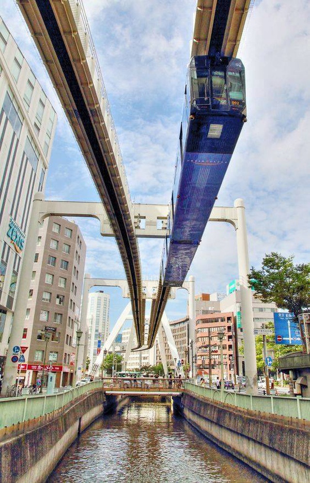Không hổ danh “đất nước ngoài hành tinh” trong mắt du khách, Nhật Bản chính là nơi sở hữu đoàn tàu treo ngược dài nhất thế giới hiện nay - Ảnh 4.