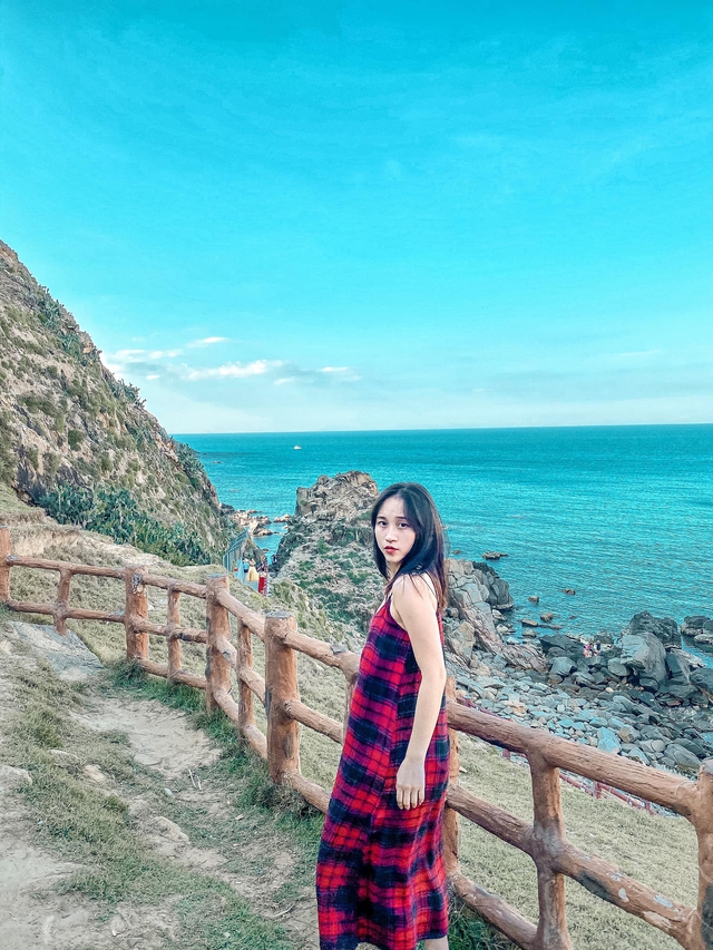 10h đặt vé máy bay, 14h đến Quy Nhơn, cô gái Hà Nội hoàn toàn bất ngờ vì chi phí rẻ, nước biển xanh ngắt, hải sản tươi rói, người dân vô cùng thân thiện - Ảnh 4. 10h đặt vé máy bay, 14h đến Quy Nhơn, cô gái Hà Nội hoàn toàn bất ngờ vì chi phí rẻ, nước biển xanh ngắt, hải sản tươi rói, người dân vô cùng thân thiện - Ảnh 4.