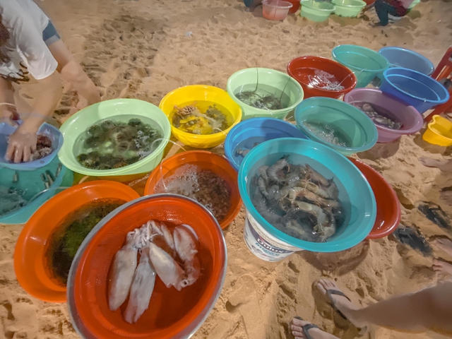 10h đặt vé máy bay, 14h đến Quy Nhơn, cô gái Hà Nội hoàn toàn bất ngờ vì chi phí rẻ, nước biển xanh ngắt, hải sản tươi rói, người dân vô cùng thân thiện - Ảnh 19. 10h đặt vé máy bay, 14h đến Quy Nhơn, cô gái Hà Nội hoàn toàn bất ngờ vì chi phí rẻ, nước biển xanh ngắt, hải sản tươi rói, người dân vô cùng thân thiện - Ảnh 19.