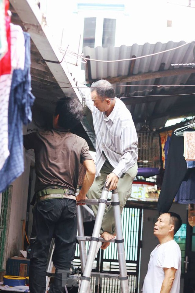 ‘Xóm chạy thận’ Hà Nội vật vã dưới nắng nóng, oi bức - Ảnh 8.