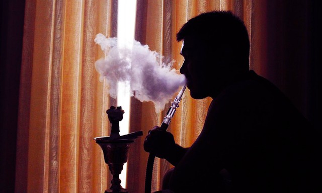 Bất kể hình thức: Hút thuốc lá điếu, thuốc lá điện tử hay shisha đều phá hủy mạch máu và gây ung thư phổi - Ảnh 2.