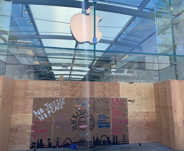 Mặt tiền Apple Store biến thành tác phẩm nghệ thuật chống phân biệt chủng tộc - Ảnh 6.