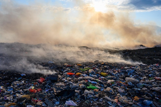 Đất nước vạn đảo đối mặt với thảm họa rác thải khủng khiếp nhất lịch sử - Ảnh 12.