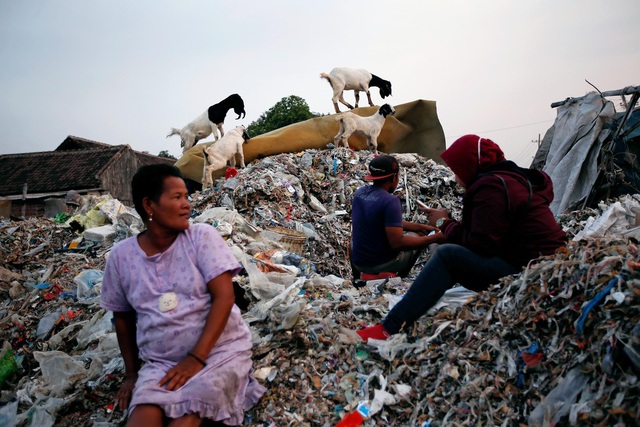 Đất nước vạn đảo đối mặt với thảm họa rác thải khủng khiếp nhất lịch sử - Ảnh 10.