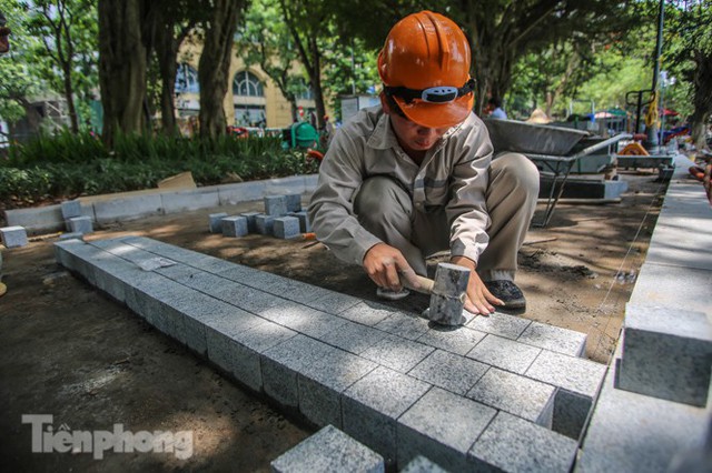 Vỉa hè Hồ Gươm có gì đặc biệt sau khi lát đá hoa cương? - Ảnh 13.