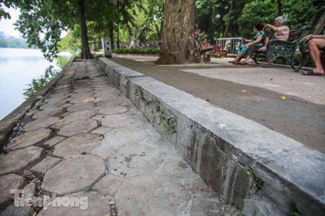Vỉa hè Hồ Gươm có gì đặc biệt sau khi lát đá hoa cương? - Ảnh 3.