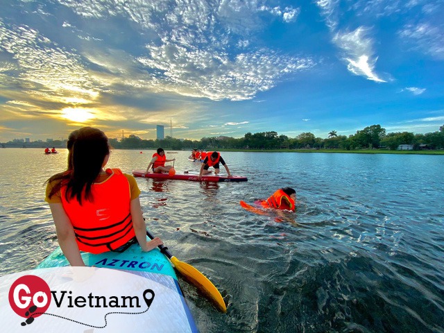 Lướt ván đứng trên dòng sông Hương: Một trải nghiệm khác biệt để cảm nhận nét sôi động của cố đô Huế - Ảnh 6.