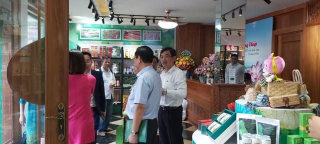 Tỉnh Đồng Tháp – ‘bàn tay vàng trong làng khởi nghiệp’: Khai trương cửa hàng đặc sản đầu tiên tại Hà Nội, chuyên giới thiệu sản phẩm của startup đất Sen hồng - Ảnh 1.