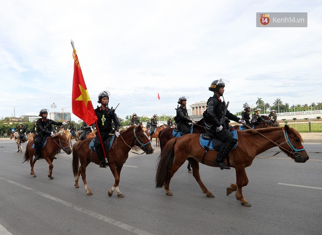 Chùm ảnh: Đội Kỵ binh Cảnh sát cơ động diễu hành trên Quảng trường Ba Đình - Ảnh 13.