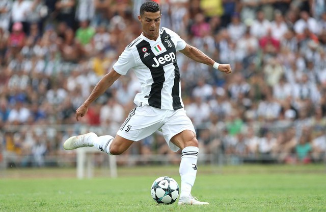 Là cầu thủ đầu tiên có 1 tỷ USD, Cristiano Ronaldo kiếm và tiêu tiền ra sao? - Ảnh 2. Là cầu thủ đầu tiên có 1 tỷ USD, Cristiano Ronaldo kiếm và tiêu tiền ra sao? - Ảnh 2.