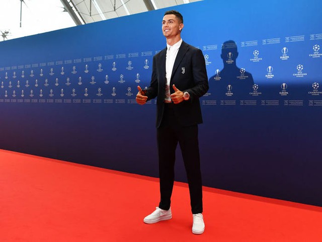 Là cầu thủ đầu tiên có 1 tỷ USD, Cristiano Ronaldo kiếm và tiêu tiền ra sao? - Ảnh 7. Là cầu thủ đầu tiên có 1 tỷ USD, Cristiano Ronaldo kiếm và tiêu tiền ra sao? - Ảnh 7.