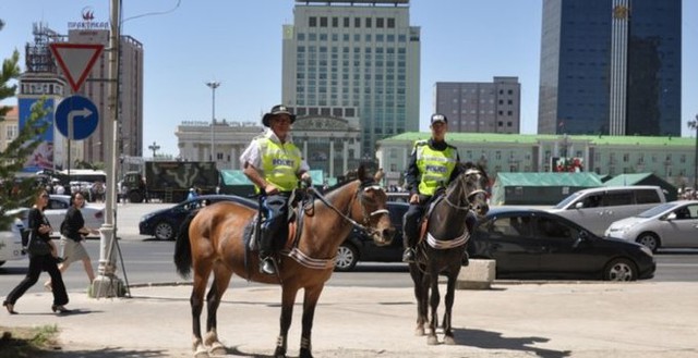 Ngựa của Thành Cát Tư Hãn và cảnh sát kị binh Mông Cổ ngày nay - Ảnh 6.