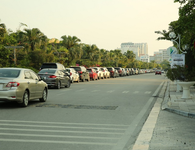 Hàng vạn du khách đang tấp nập ghé thăm: Sức hút đặc biệt từ “thành phố du lịch quốc dân” Sầm Sơn - Ảnh 5.