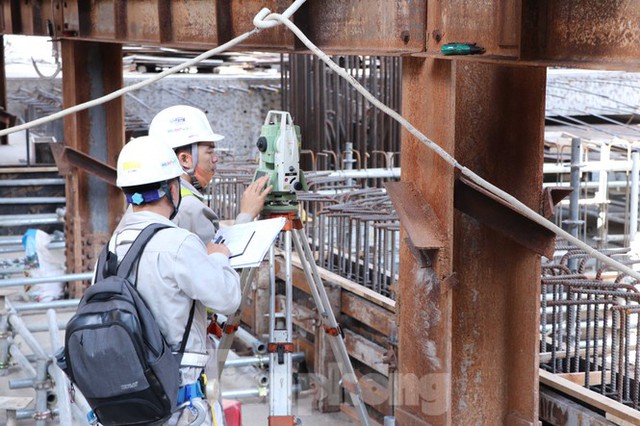 Chạy đua trên công trường nhà ga trung tâm kết nối các tuyến metro của TPHCM - Ảnh 3.