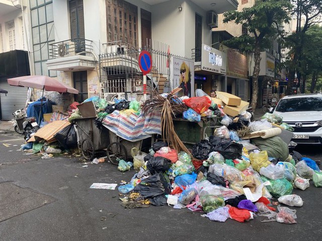 Chủ tịch Hà Nội: Thành phố không hẹp hòi gì trong chính sách liên quan xử lý rác thải - Ảnh 2.