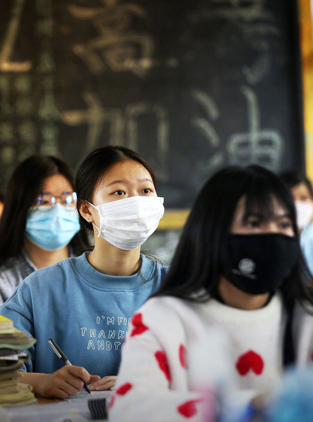 Kỳ thi đại học khốc liệt nhất thế giới sắp diễn ra ở Trung Quốc khủng khiếp đến mức nào? - Ảnh 2.