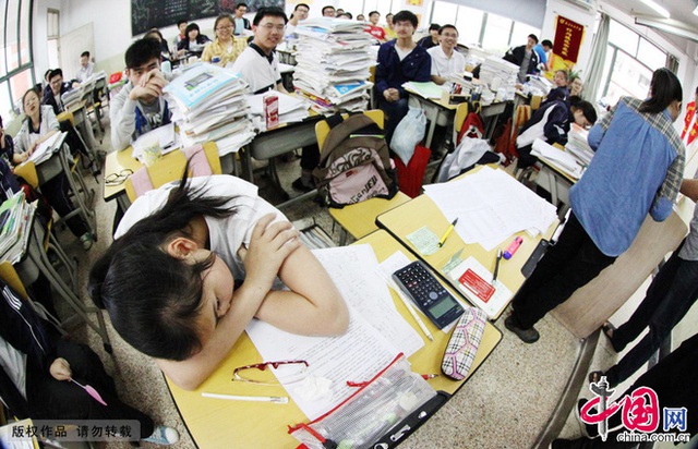 Kỳ thi đại học khốc liệt nhất thế giới sắp diễn ra ở Trung Quốc khủng khiếp đến mức nào? - Ảnh 12.