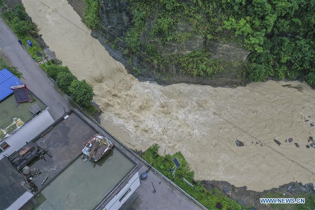 Hàng trăm con sông vượt mức nước báo động, thiệt hại không kể xiết: TQ lại tiếp tục đón hung tin - Ảnh 4.