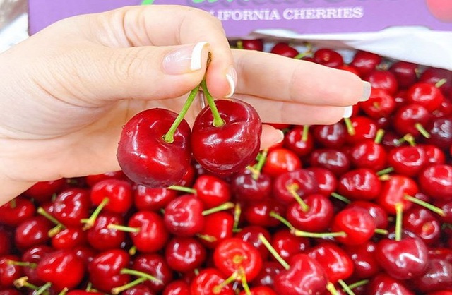 Từ đắt đỏ xuống bình dân, cherry Mỹ hàng Vip đang giảm giá sập sàn còn 299.000 đồng/kg - Ảnh 1.