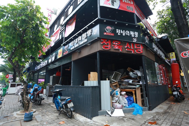 Phố Hàn Quốc ở Sài Gòn cửa đóng then cài, đìu hiu, xơ xác đến khó tin - Ảnh 1. Phố Hàn Quốc ở Sài Gòn cửa đóng then cài, đìu hiu, xơ xác đến khó tin - Ảnh 1.