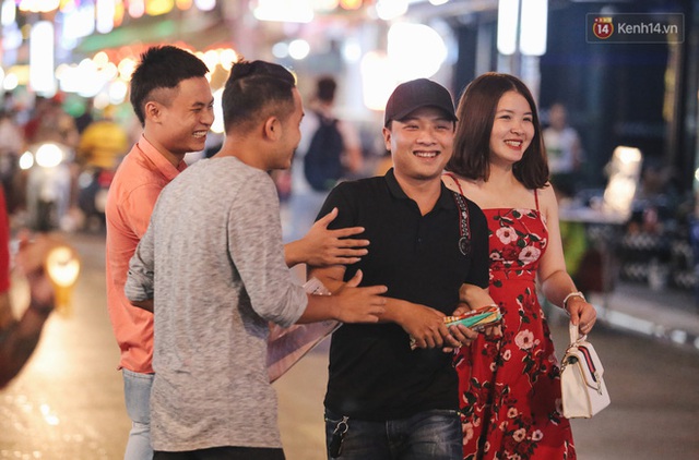Kinh tế đêm ở phố Tây Sài Gòn đang cầu cứu: Nhân viên... năn nỉ khách Việt vào quán, cầm cự vượt qua khủng hoảng - Ảnh 7.