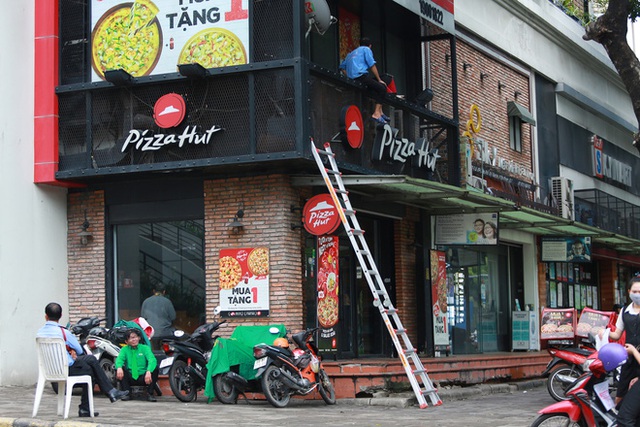 Phố Hàn Quốc ở Sài Gòn cửa đóng then cài, đìu hiu, xơ xác đến khó tin - Ảnh 10. Phố Hàn Quốc ở Sài Gòn cửa đóng then cài, đìu hiu, xơ xác đến khó tin - Ảnh 10.