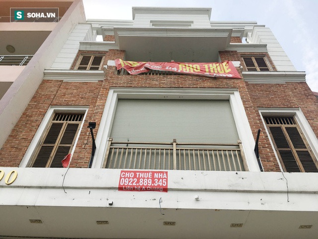 Còn đâu cảnh nhộn nhịp người mua kẻ bán, một loạt con đường ở Tp.HCM đìu hiu treo biển cho thuê mặt bằng - Ảnh 1. Còn đâu cảnh nhộn nhịp người mua kẻ bán, một loạt con đường ở Tp.HCM đìu hiu treo biển cho thuê mặt bằng - Ảnh 1.