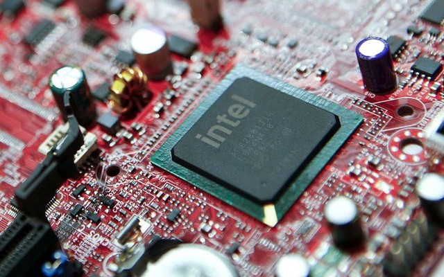 CEO tuyên bố dự định gây sốc, cổ phiếu Intel lao dốc 20% - Ảnh 1.