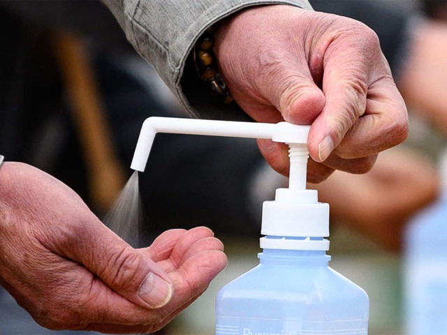  FDA Hoa Kỳ cảnh báo 77 nhãn hiệu nước rửa tay có chứa methanol gây độc hại cho sức khoẻ! - Ảnh 2.