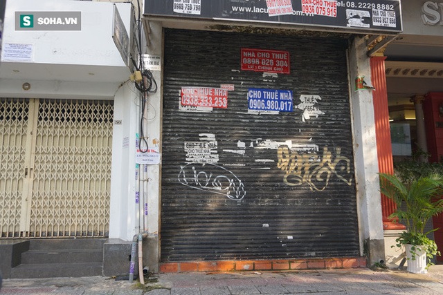Khu phố Nhật tại Tp.HCM trơ trọi những cánh cửa đóng chặt, dán kín quảng cáo cho thuê mặt bằng - Ảnh 7.