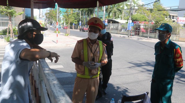 Cuộc sống bên trong khu vực bị phong tỏa ở Đà Nẵng ra sao? - Ảnh 15.