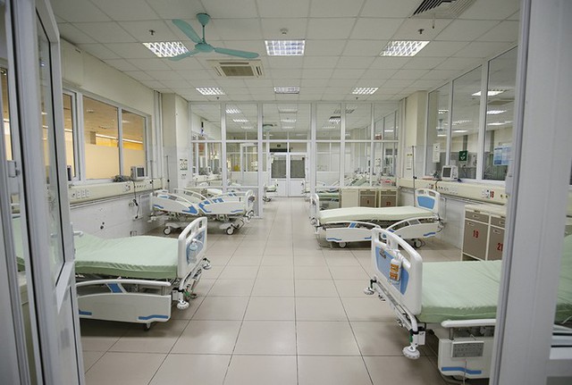 Bên trong bệnh viện đón 120 người nhiễm COVID -19 về từ Guinea Xích Đạo - Ảnh 6.