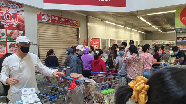TP. Đà Nẵng: Hàng ngàn người đổ xô mua sắm, sở Công thương đưa ra khuyến cáo - Ảnh 1.