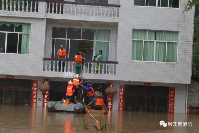 Loạt ảnh đáng sợ về cơn đại hồng thủy ở miền nam Trung Quốc gây ra bởi những cơn mưa dai dẳng kéo dài hơn 30 ngày - Ảnh 15.